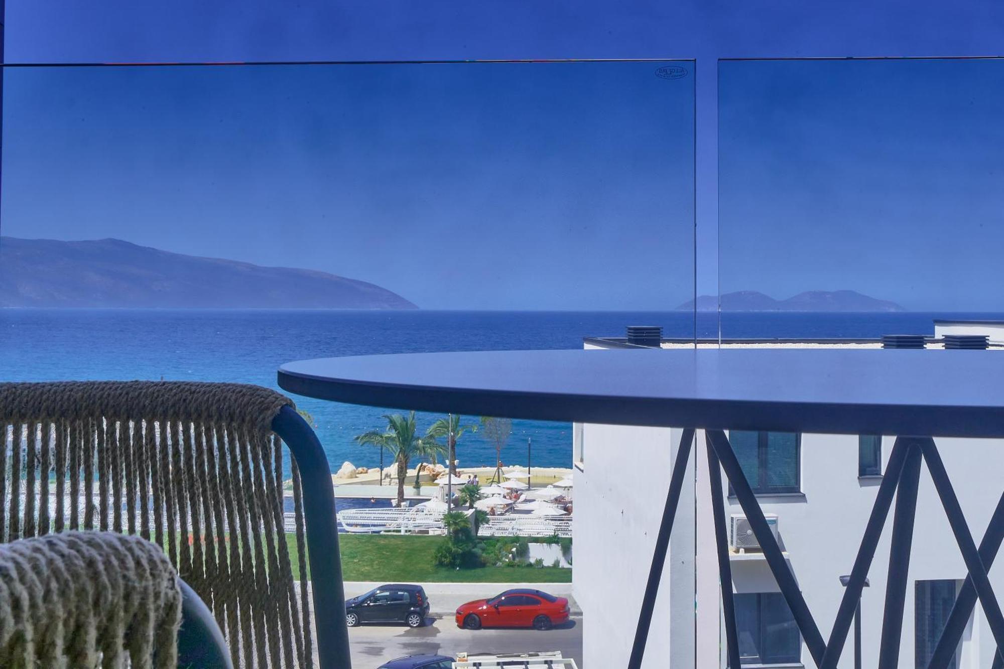 Azar Luxury Suites Vlorë Екстериор снимка