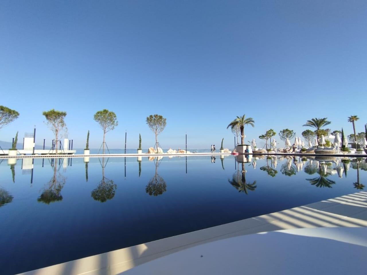 Azar Luxury Suites Vlorë Екстериор снимка