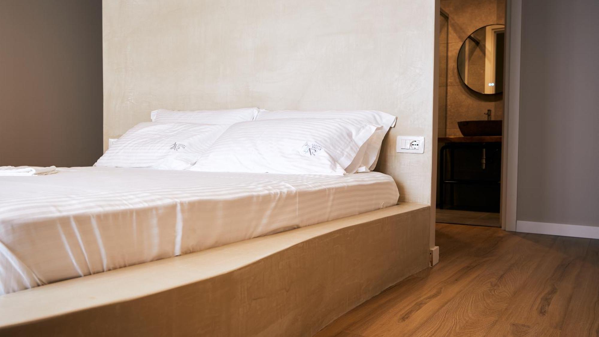 Azar Luxury Suites Vlorë Екстериор снимка