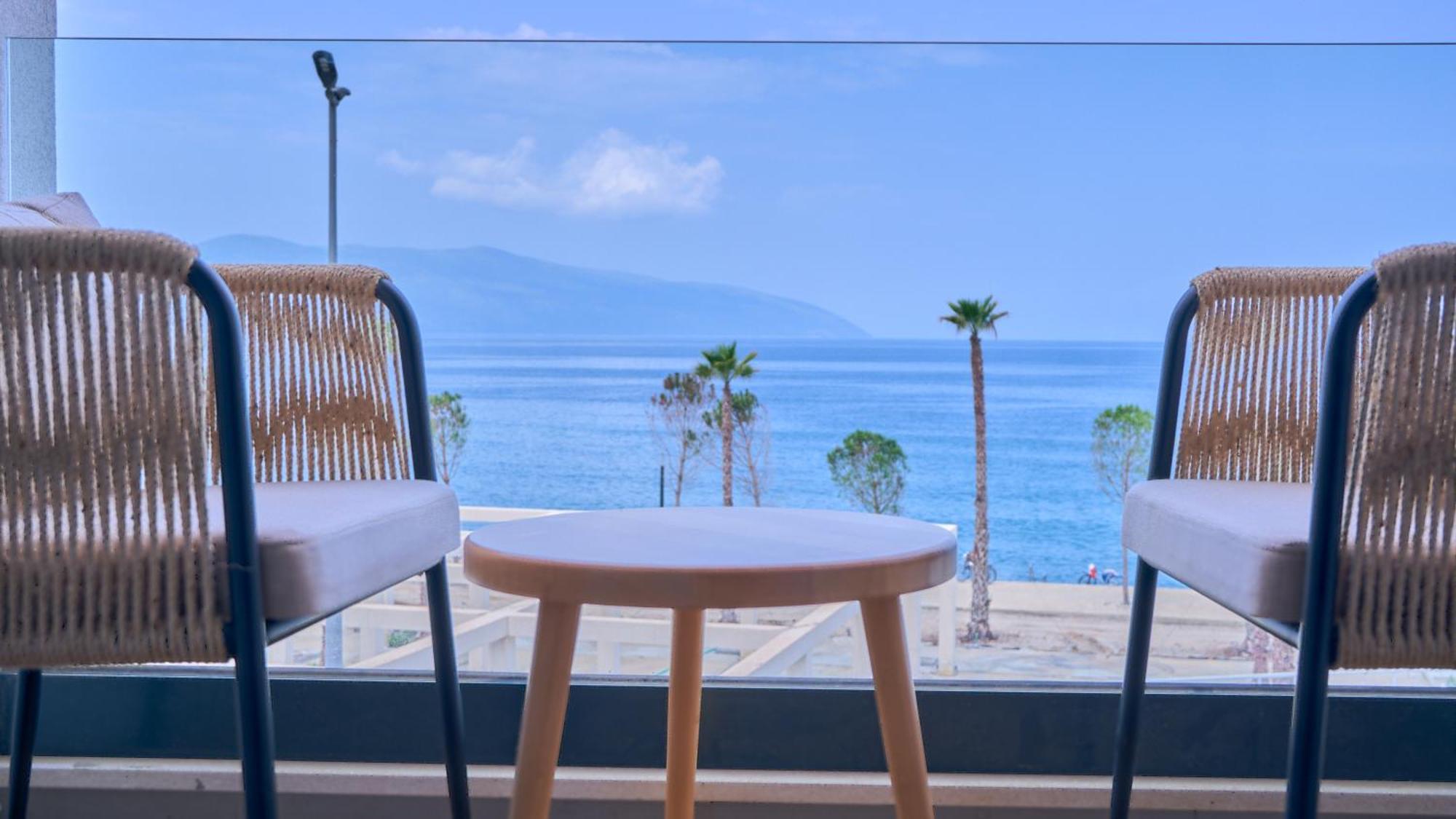 Azar Luxury Suites Vlorë Екстериор снимка