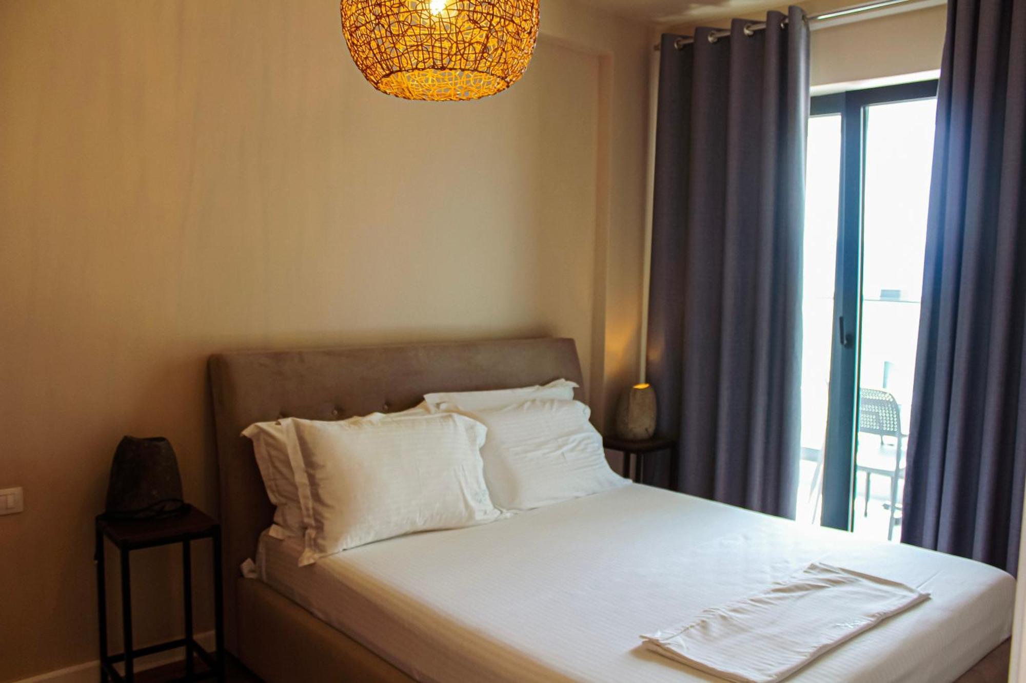 Azar Luxury Suites Vlorë Екстериор снимка