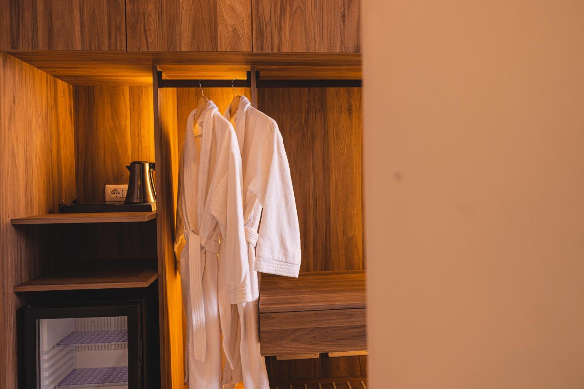 Azar Luxury Suites Vlorë Екстериор снимка